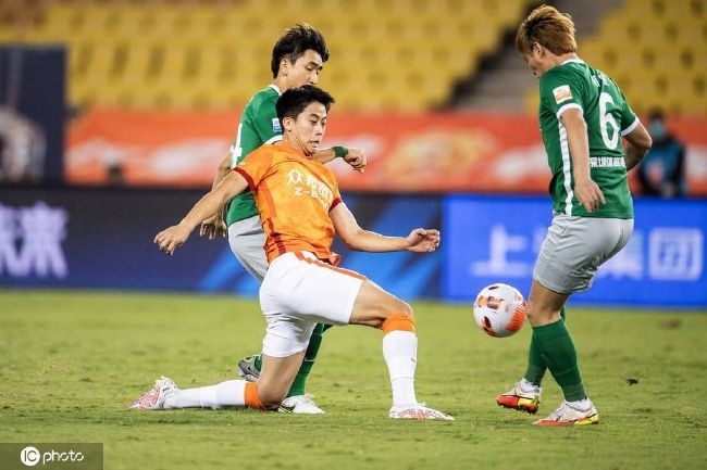 　　　　4、白鹿村风雨五十年　　　　还有一种不太主流的做法，索性不要主线和主角了，直接的群像戏，把兵匪患，瘟疫、饥馑的整体感受弄出来，人物拍的奇异一点癫狂一点，狂加隐喻意味，黄土高原般的库斯图里卡或安哲罗普洛斯，最少装神弄鬼是够了。